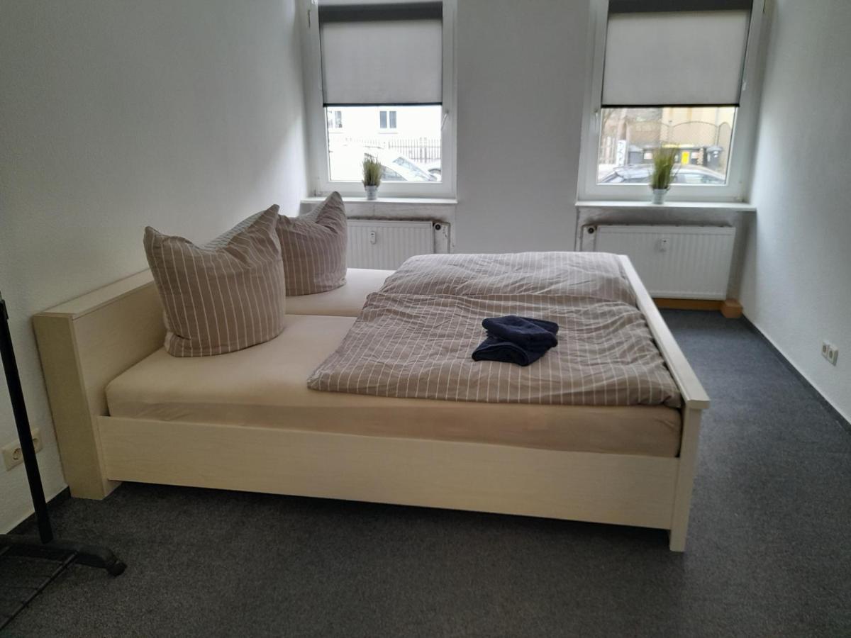 70 Qm Ferienwohnung Mit 2 Schlafzimmern ツウィッカウ エクステリア 写真
