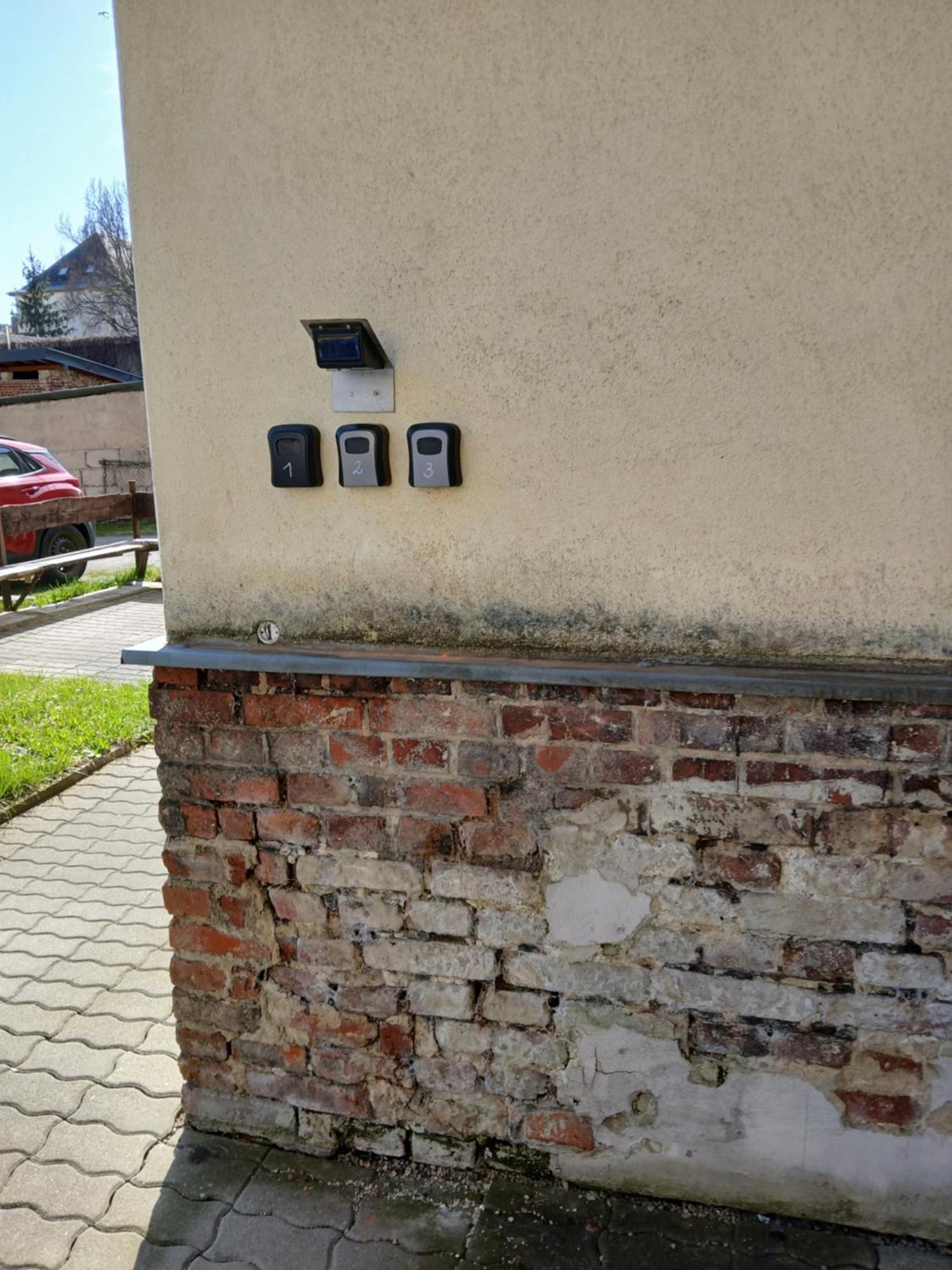 70 Qm Ferienwohnung Mit 2 Schlafzimmern ツウィッカウ エクステリア 写真